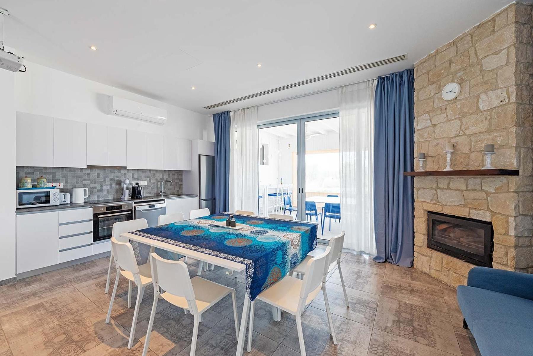 Blue Diamond Beach Villas Пафос Екстер'єр фото