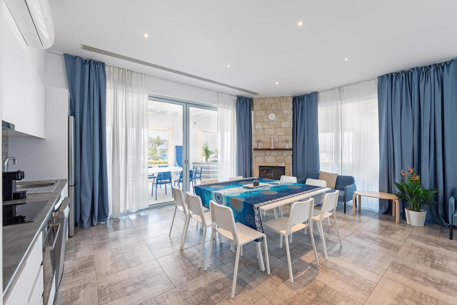Blue Diamond Beach Villas Пафос Екстер'єр фото